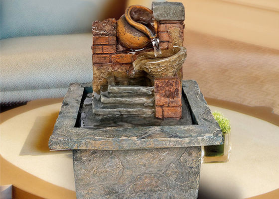 Porcellana Creatività da tavolo dell'artigianato del regalo della decorazione dell'ufficio dell'ornamento della fontana stile americana del mattone rosso H16.5CM di Polyresin piccola fornitore