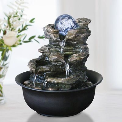 Montagna della roccia dell'interno con la fontana del salone della decorazione di interni della casa di Polyresin della palla di vetro con il LED fornitore