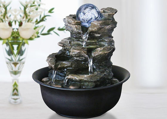 Montagna della roccia dell'interno con la fontana del salone della decorazione di interni della casa di Polyresin della palla di vetro con il LED fornitore