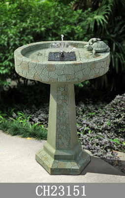 Caratteristica alimentata solare dell'acqua di H 68CM Polyresin con le luci fornitore